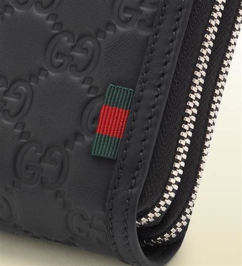 gucci zippy wallet.